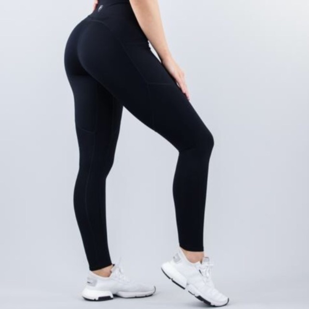 BNWT Alphalete Meridian Pocket Legging - Small